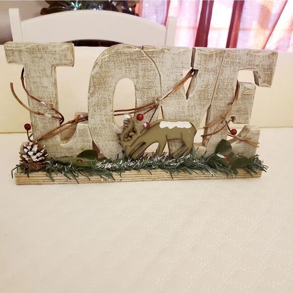 Home Accent Holidays NWT LOVE Wooden Christmas Sign Decor - Picture 1 of 7